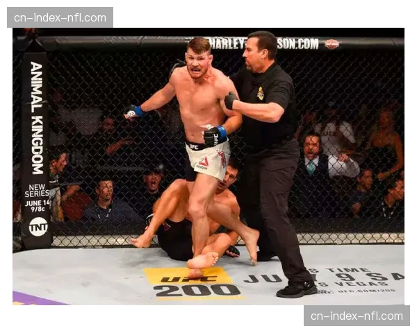 “奇马耶夫一致判定战胜前冠军，中量级排名或将升至前五”