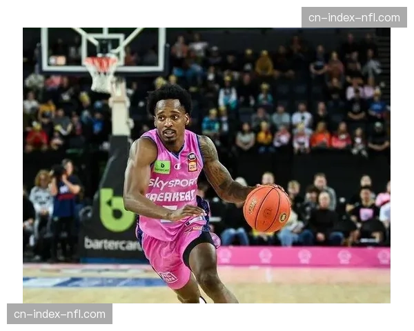 “关键先生”：聚焦广州队外援巴里-布朗在季后赛的多次救主表现