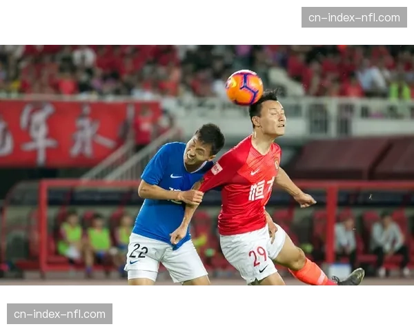 业余足球联赛出现模仿中超低位防守热潮,战术板APP中相关阵型下载量月增三倍